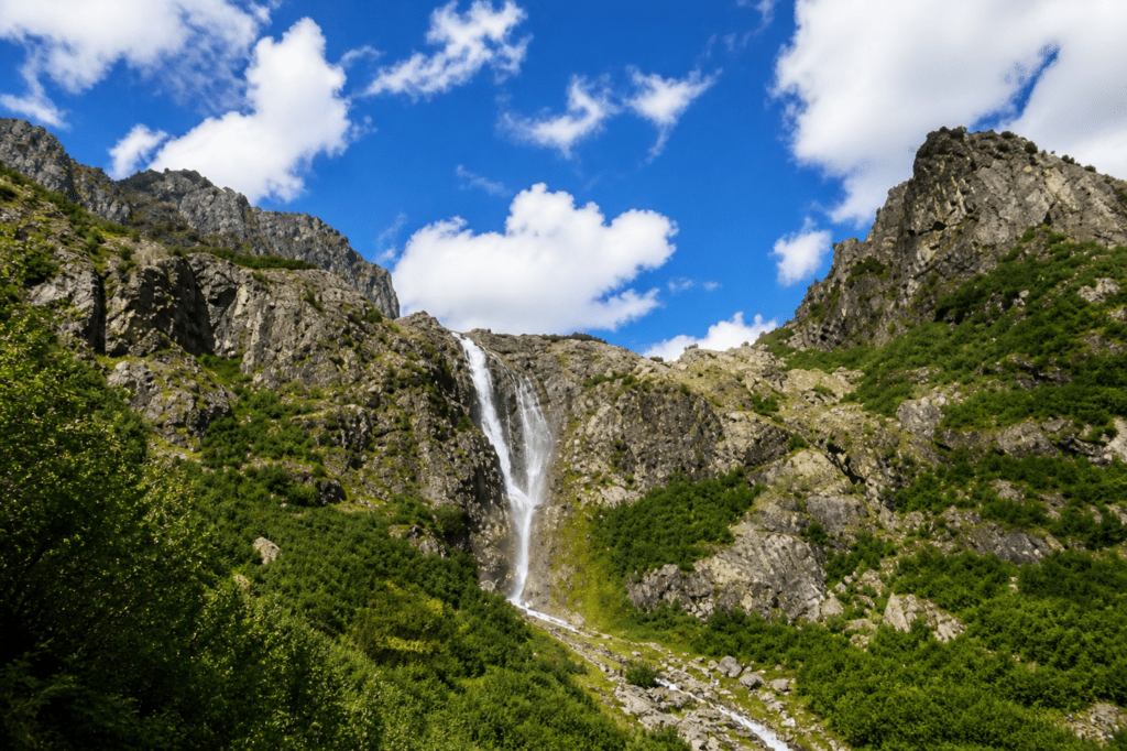 Shdugra Waterfall